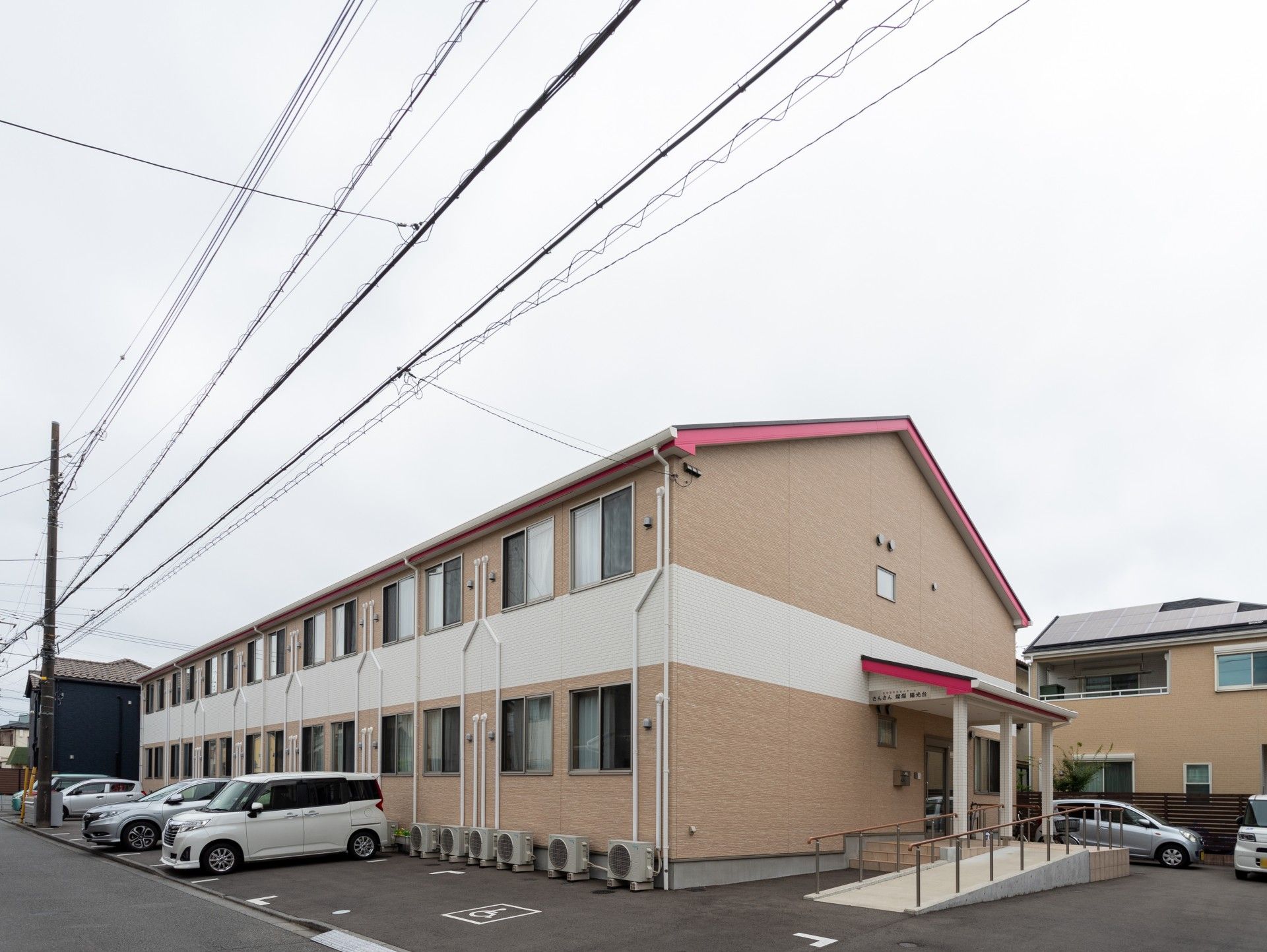 ゆったりとした施設の外観