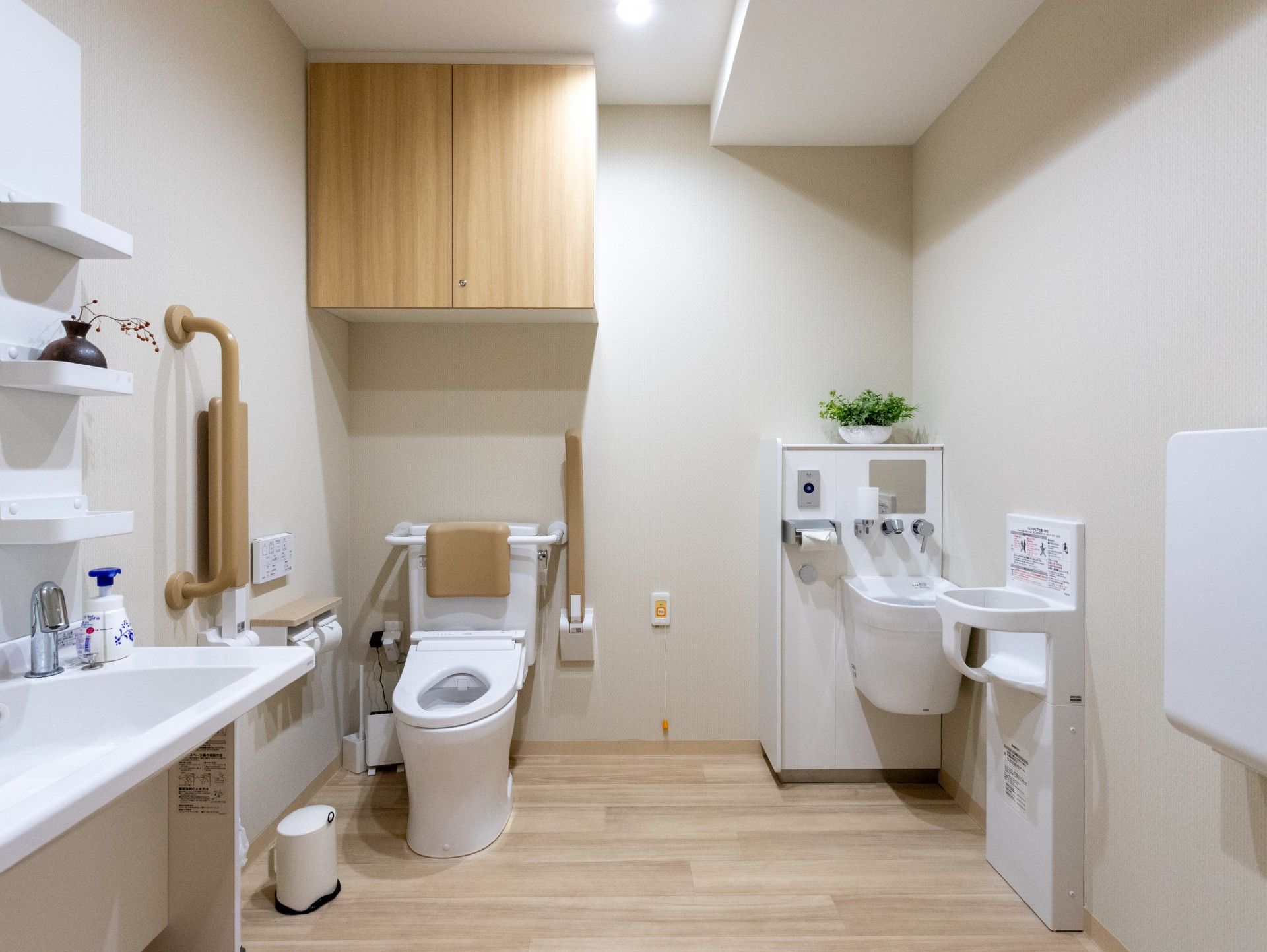 バリアフリーのトイレ空間