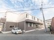 明るい外観の建物