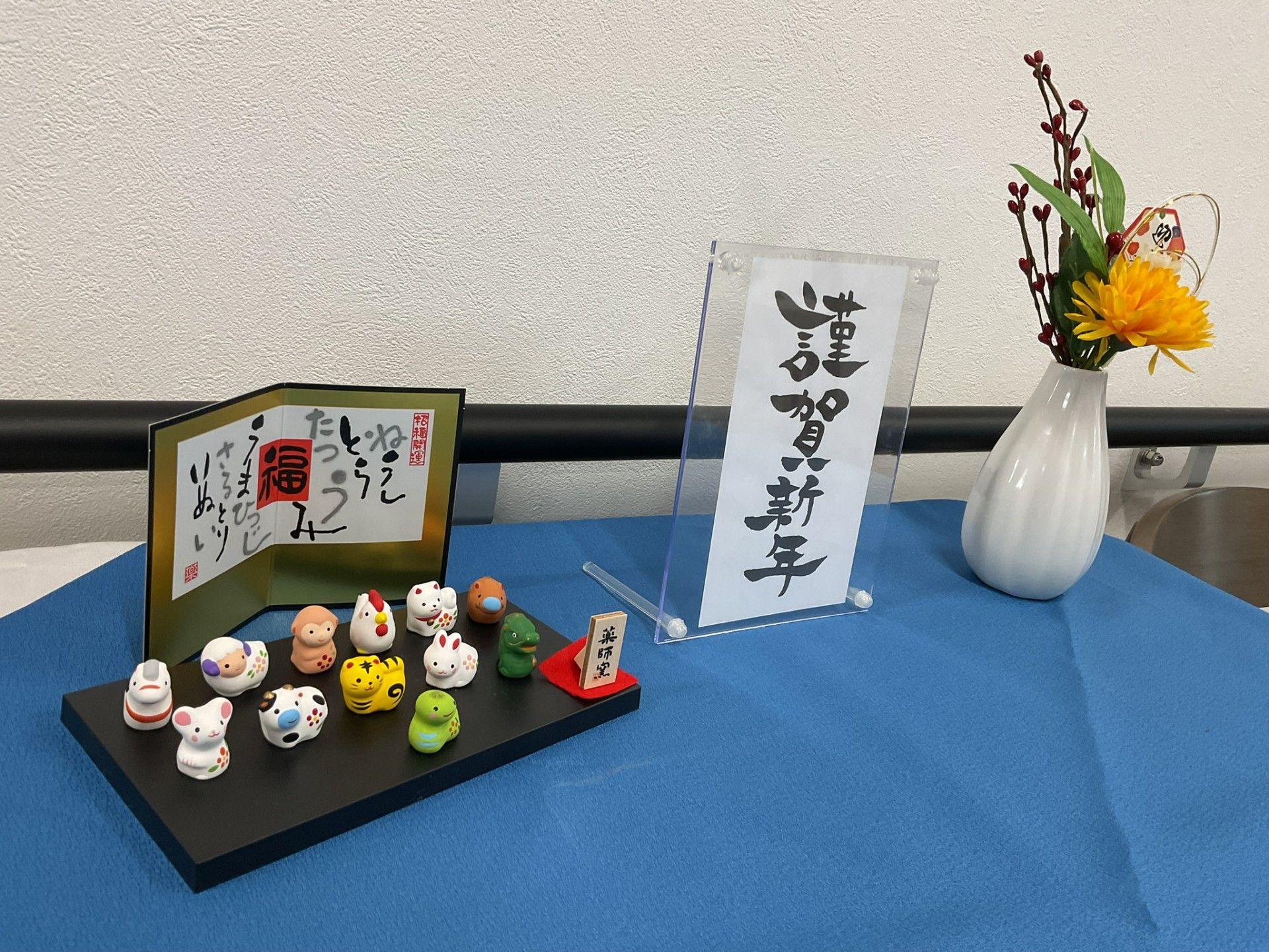 新年の飾りと花瓶