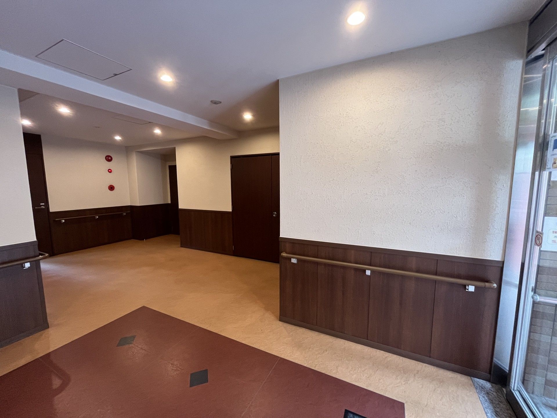 手すり付きの廊下