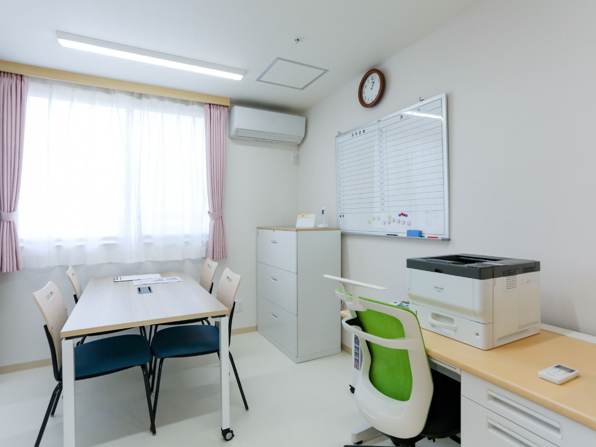 さまざまな作業を行う際に利用するスタッフルーム