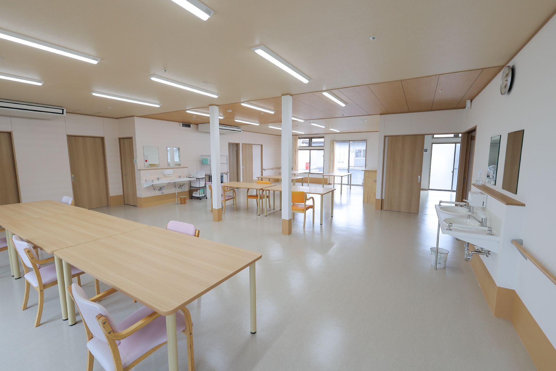 大きなテーブルをご用意している共有スペース