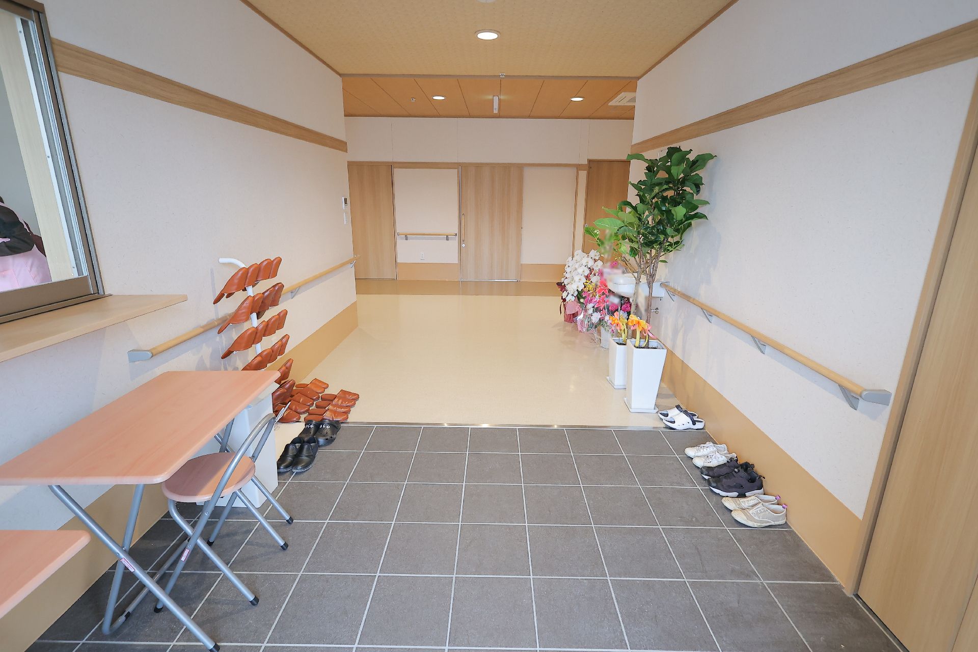 椅子をご用意している玄関