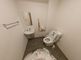 介護施設の明るいトイレ空間
