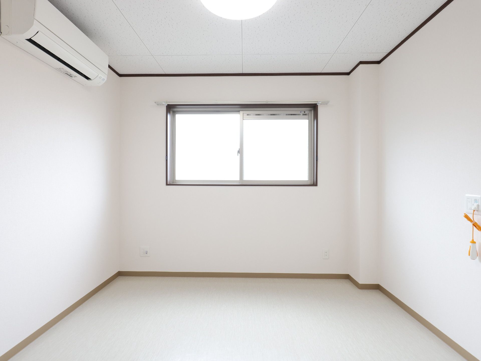 広く、さまざまな家具を置くことができる居室