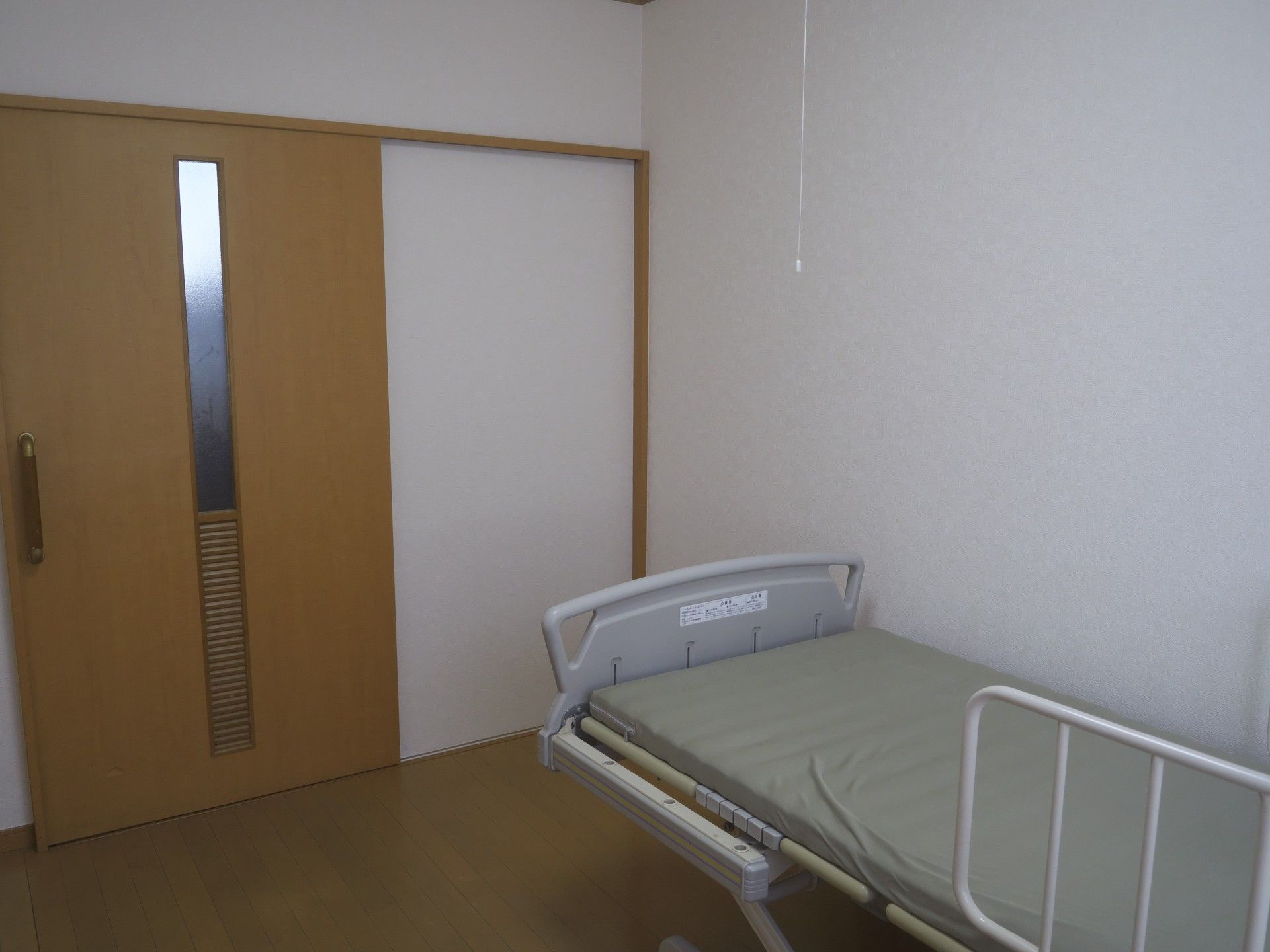 シンプルな個室の一角