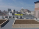 屋上庭園のある介護施設の風景