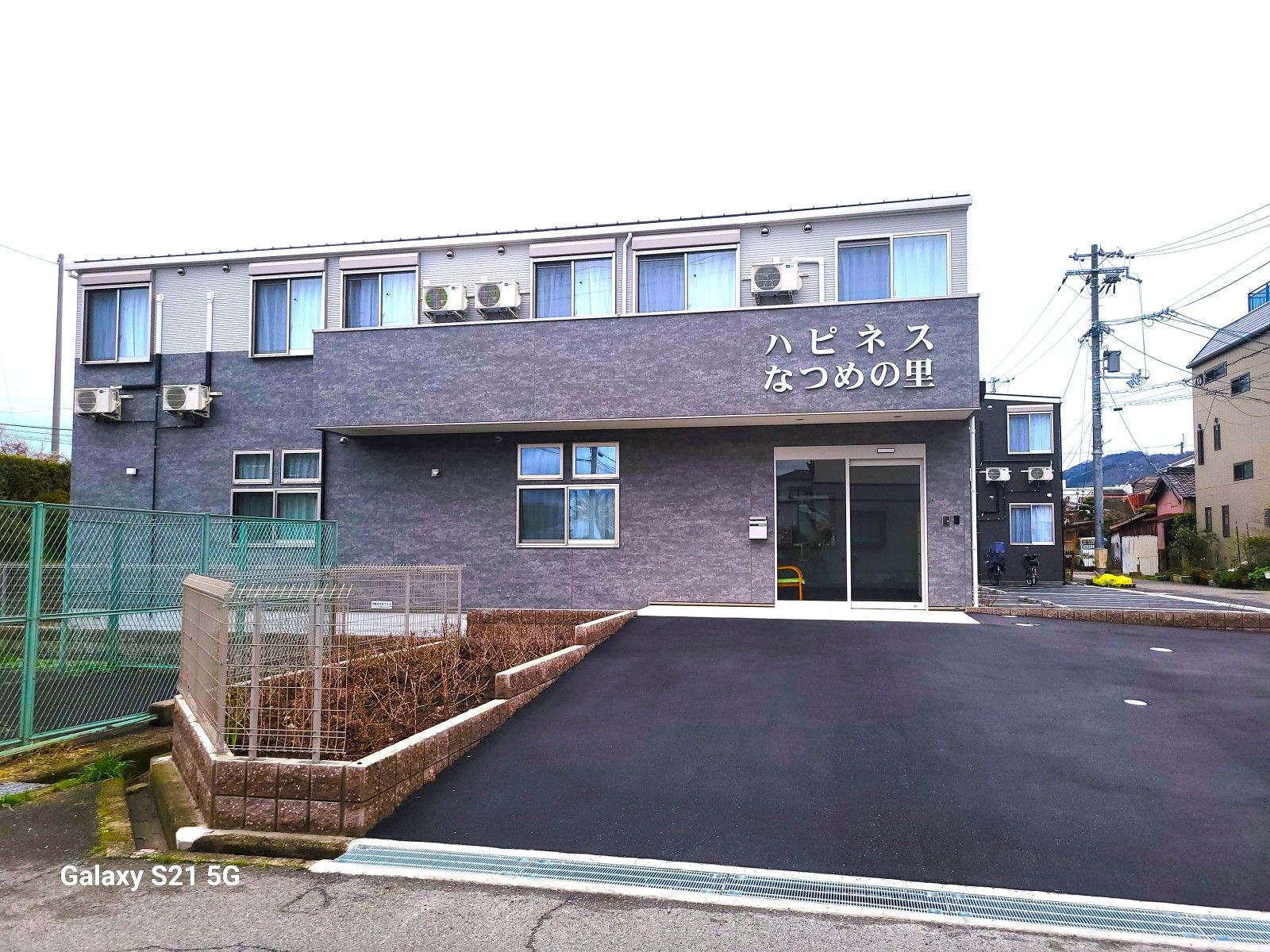 快適な外観の施設エントランス