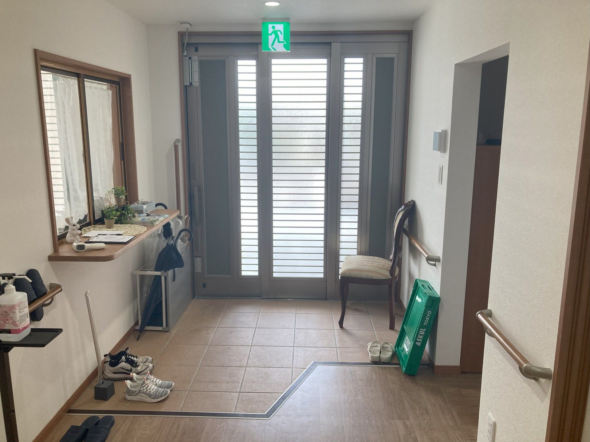 明るい玄関ホール