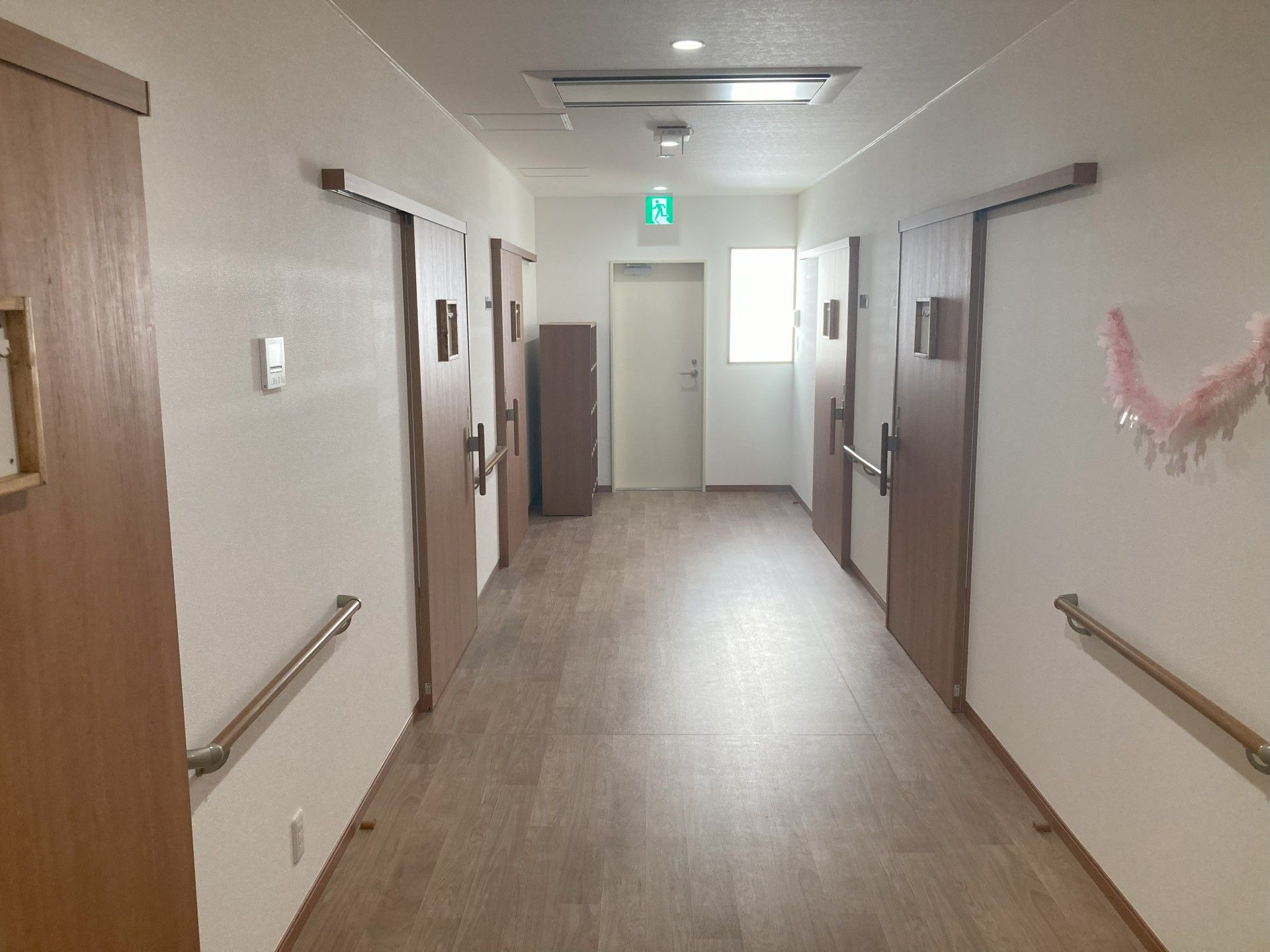 手すり付きの廊下