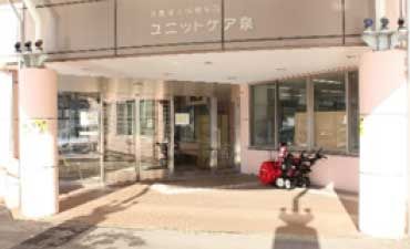 入口前の明るい通路