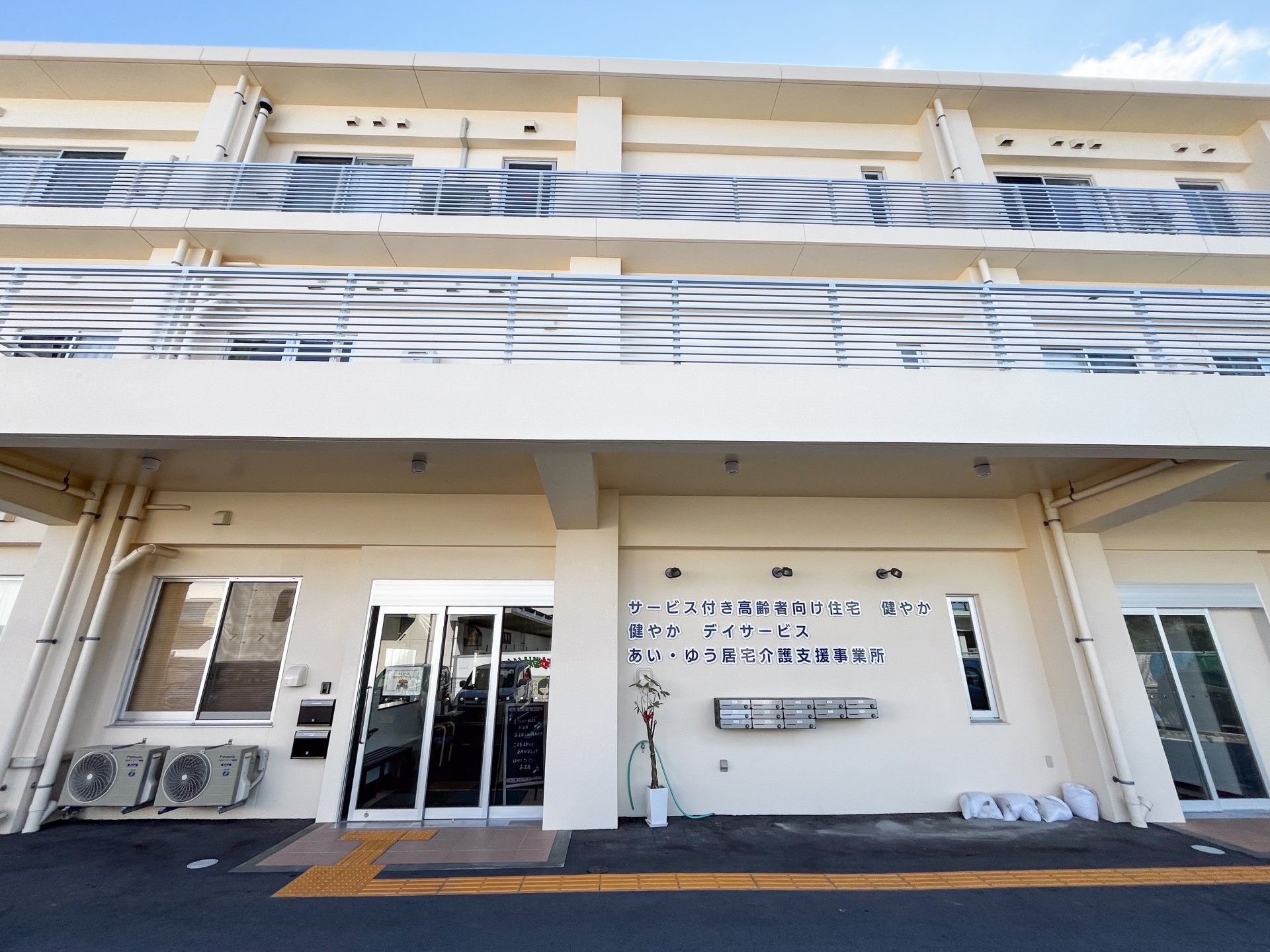 建物の正面玄関