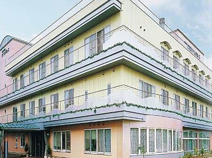 三階建ての建物外観