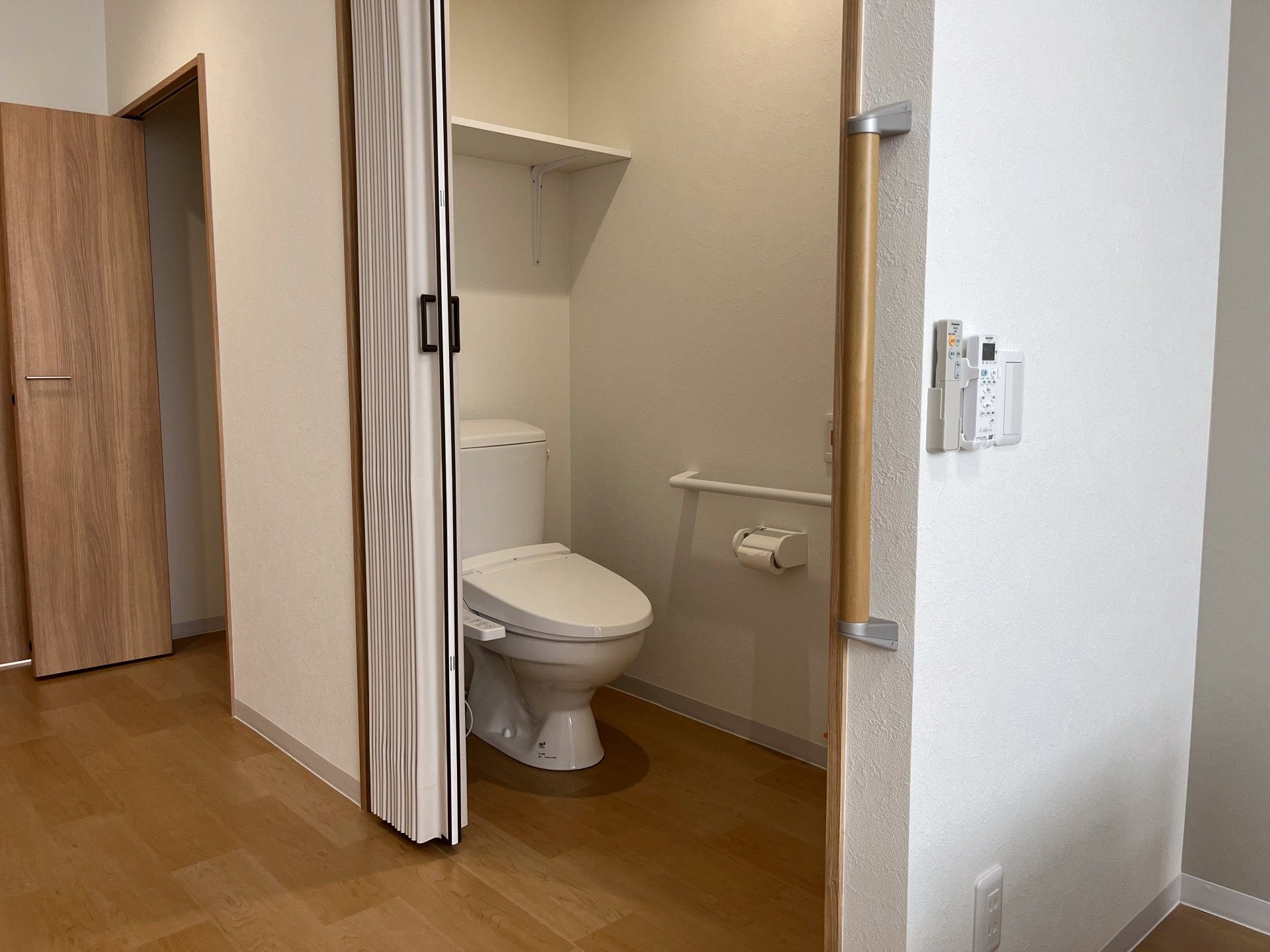 バリアフリーのトイレ空間