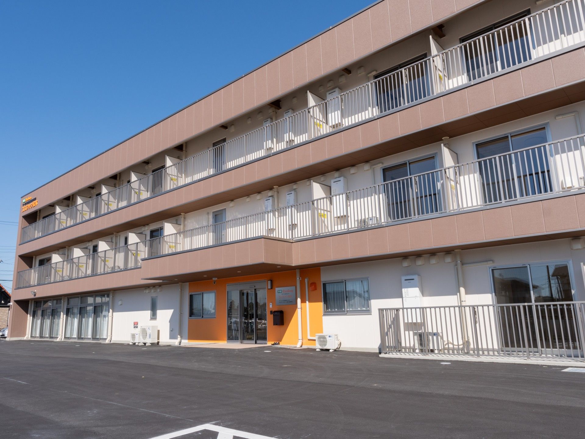 ご入居者様を見守るスタッフ