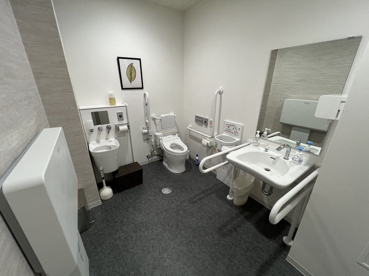 バリアフリーのトイレ空間
