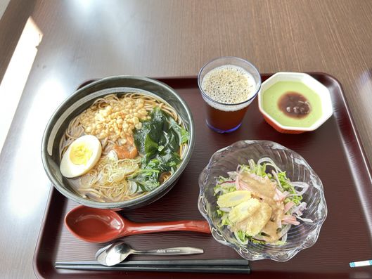 昼食 たぬきそば さらだ 抹茶ムース