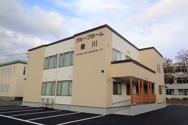 ゆったりとした外観の建物