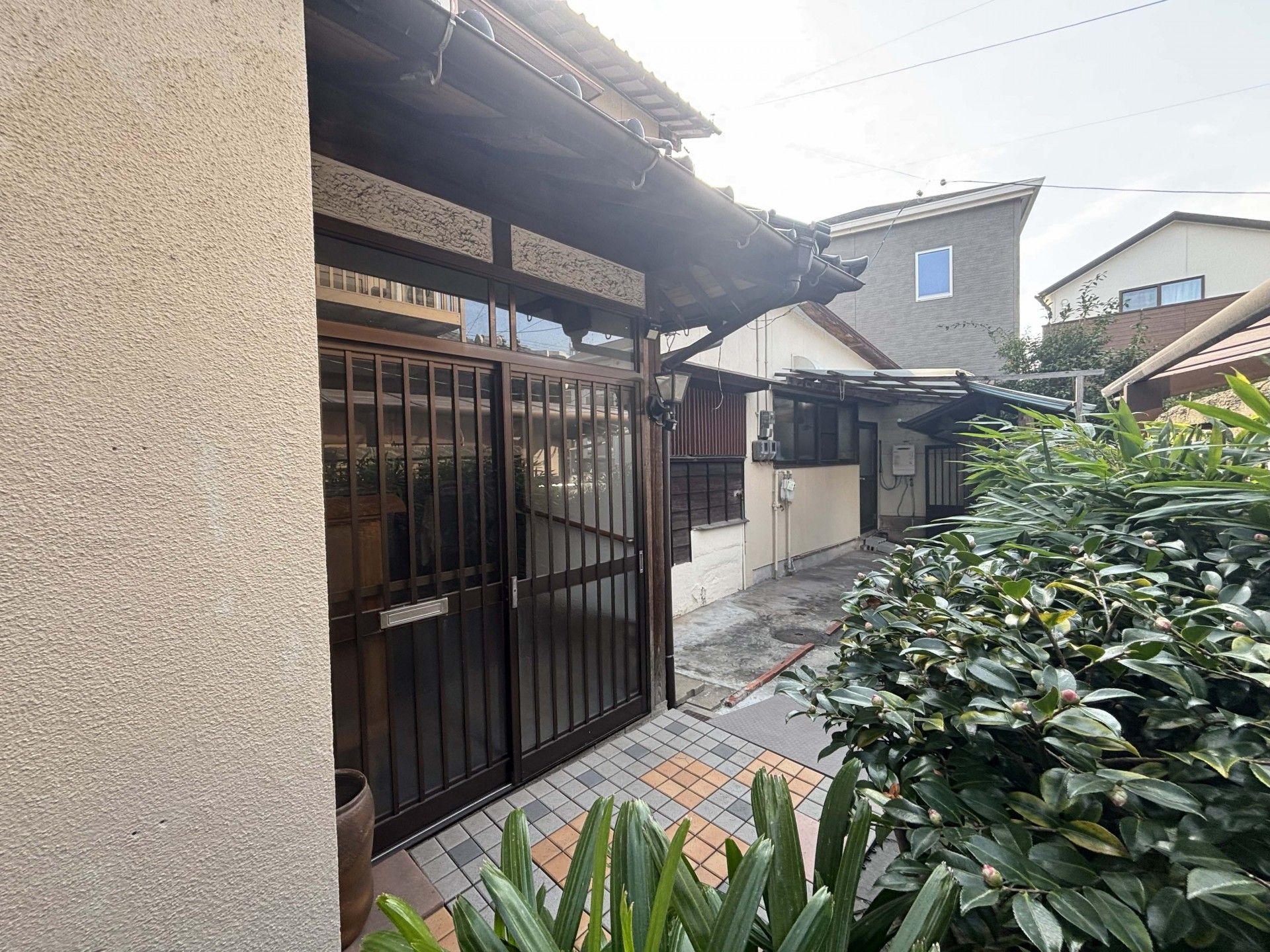 落ち着いた玄関の様子