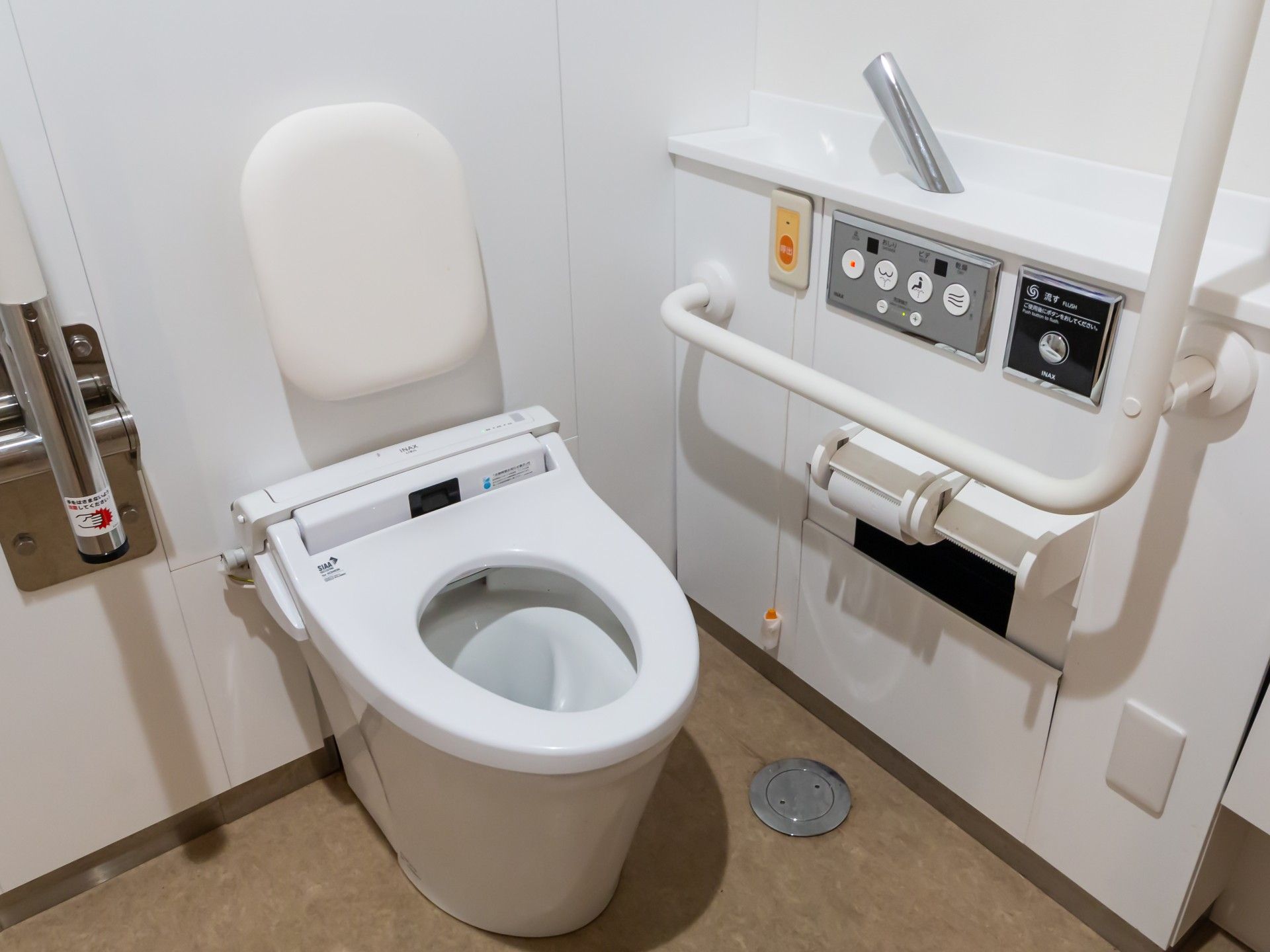 安全な設備のトイレ