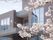 桜が咲く建物の外観