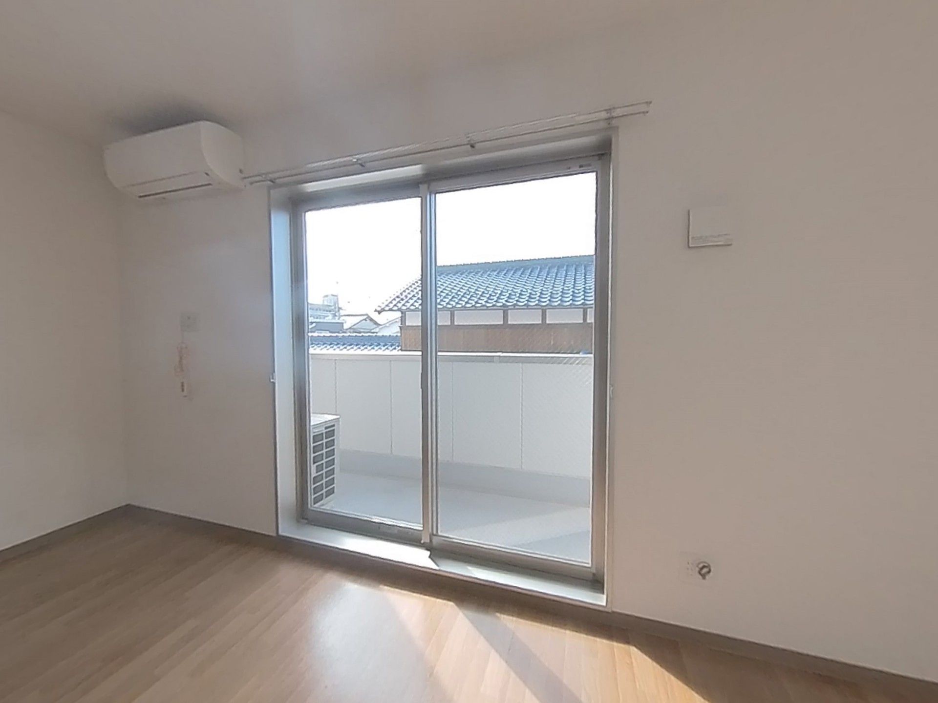 明るい個室のベランダ