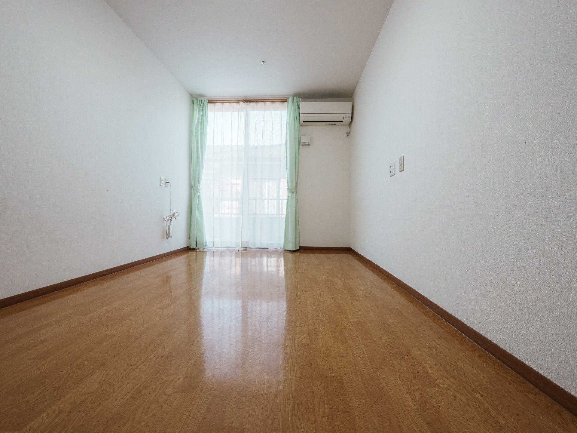 日差しが差し込む部屋