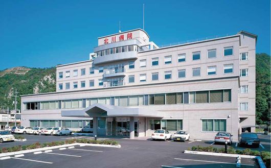 【安心の医療体制（北川病院・平病院と提携）/ 24時間介護職員常駐】