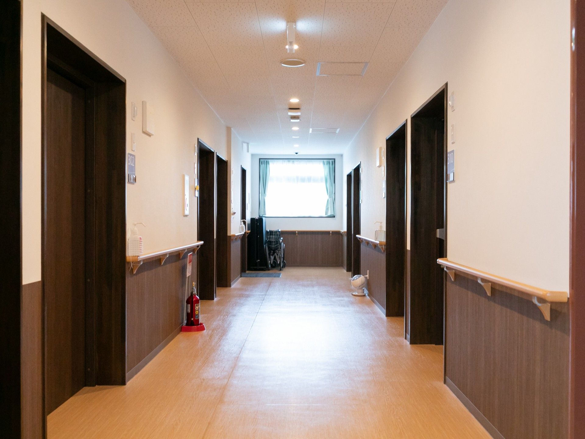 手すり付きの廊下