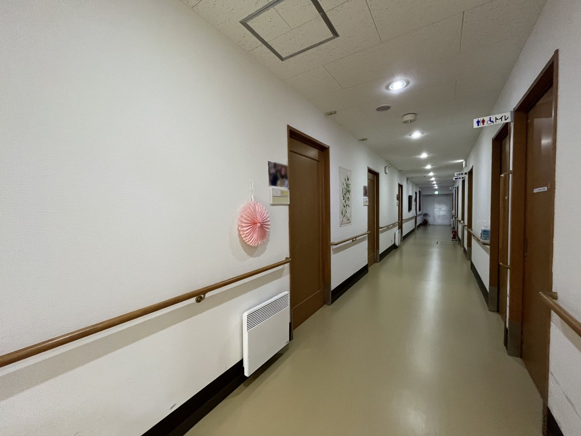手すりのある廊下
