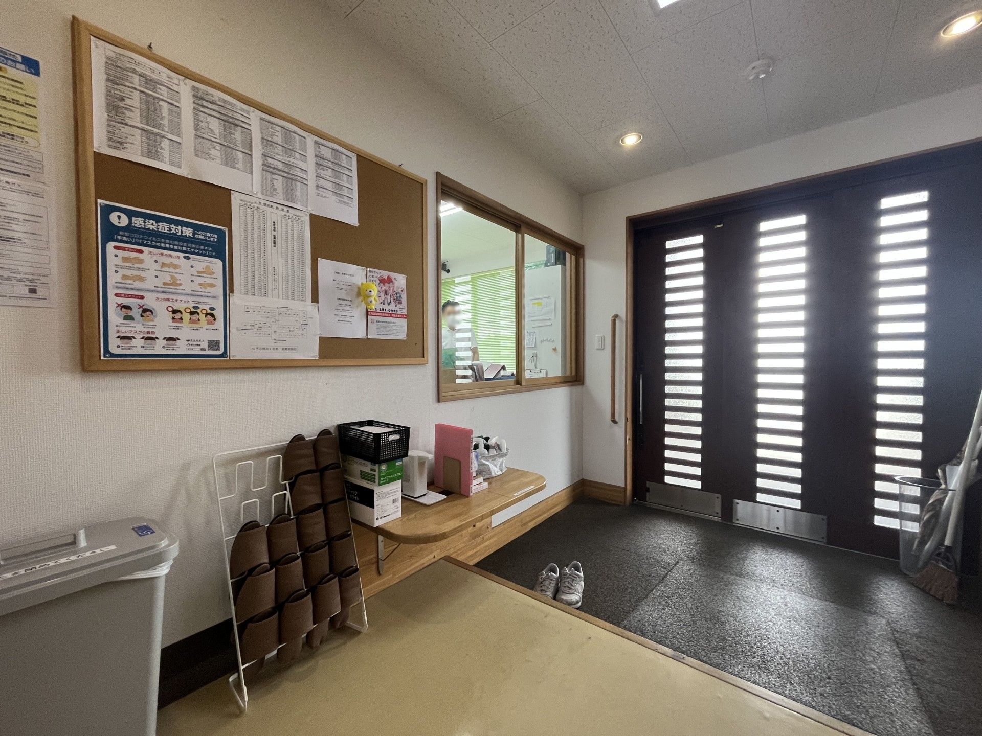 広くつくられた入口