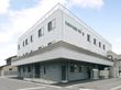 白い外壁の建物