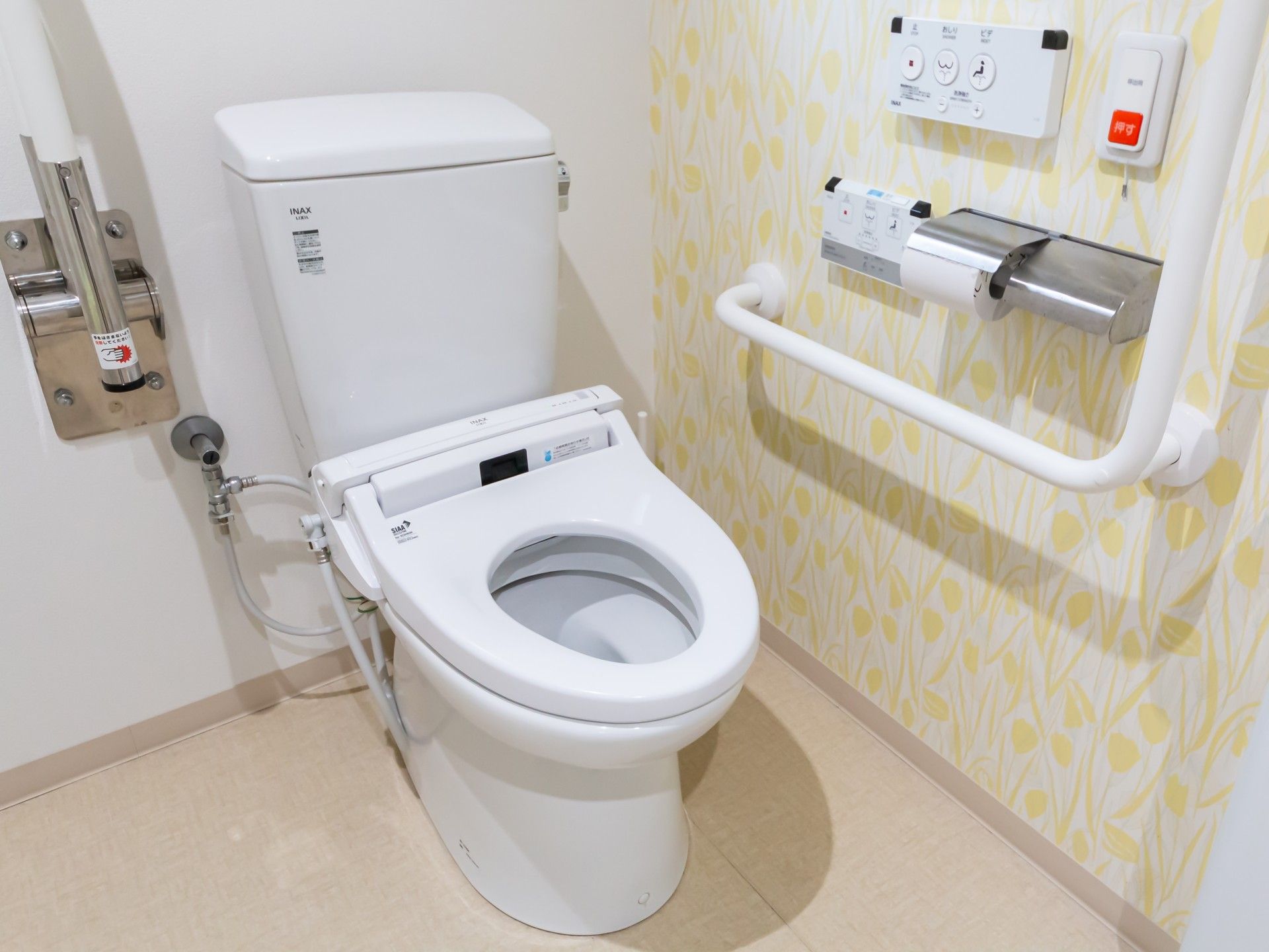 手すり付きのトイレ