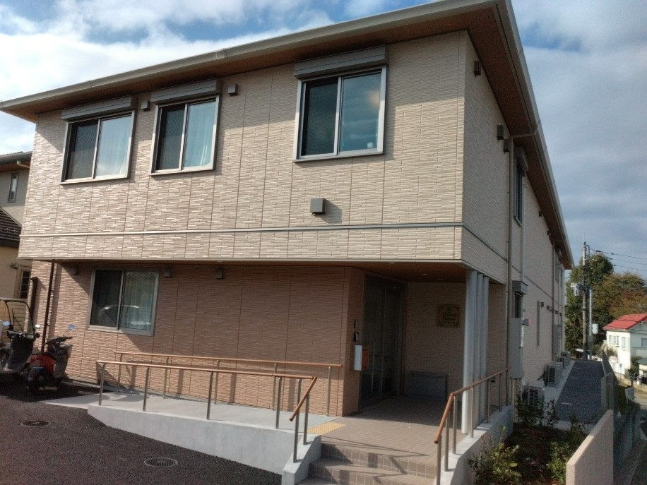 新しい建物のエントランス