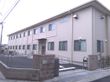 明るく清潔な外観の施設