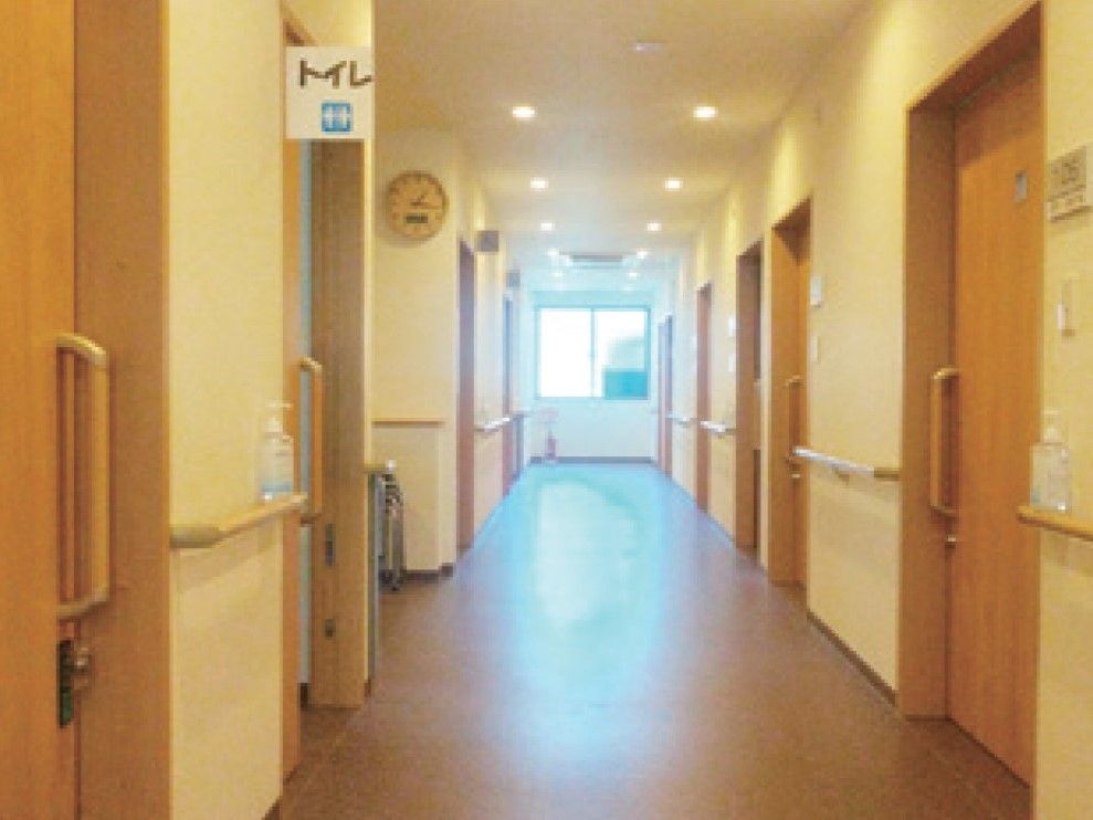 廊下が広々とした施設