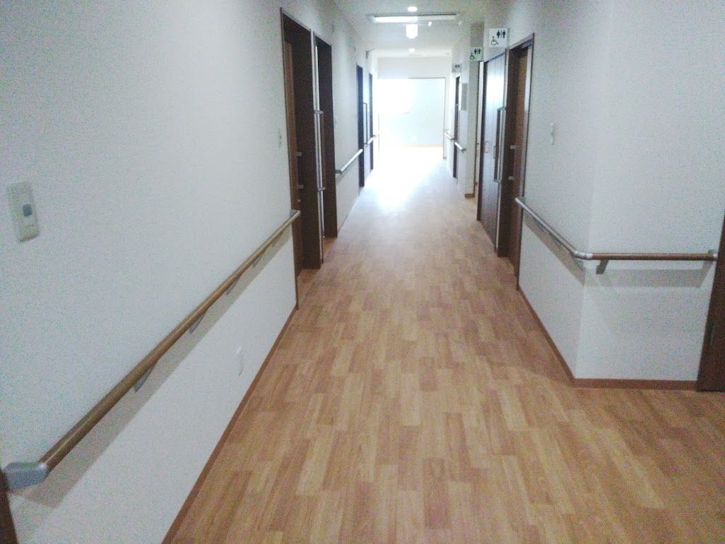 安全な手すり付き廊下