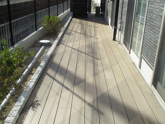 ウッドデッキのテラス