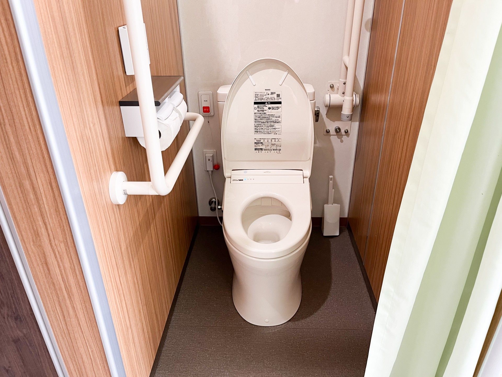 手すり付きトイレ空間