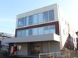 三階建ての建物外観