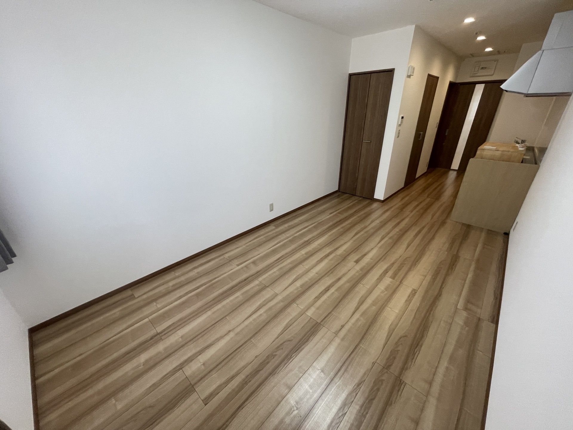 木目調の床の部屋