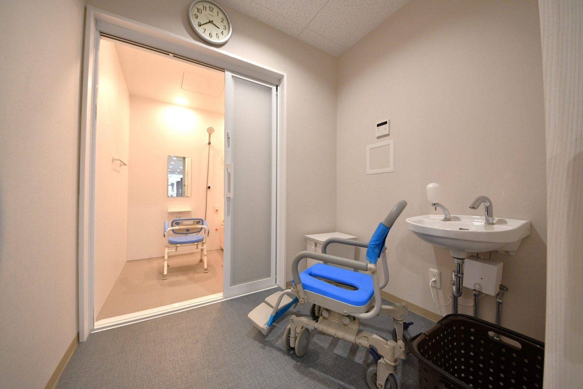 車椅子対応の洗面所