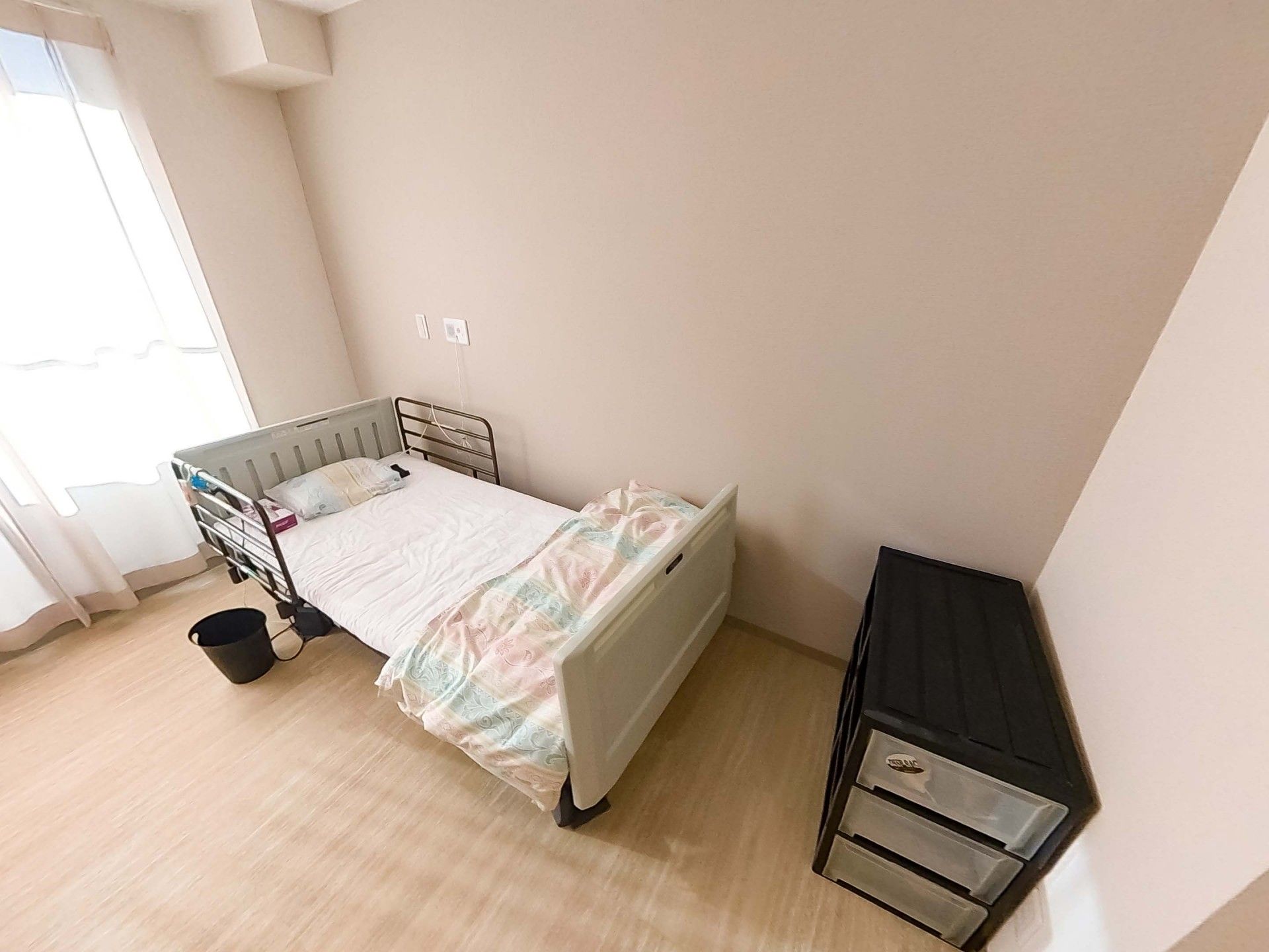 シンプルな個室の一角