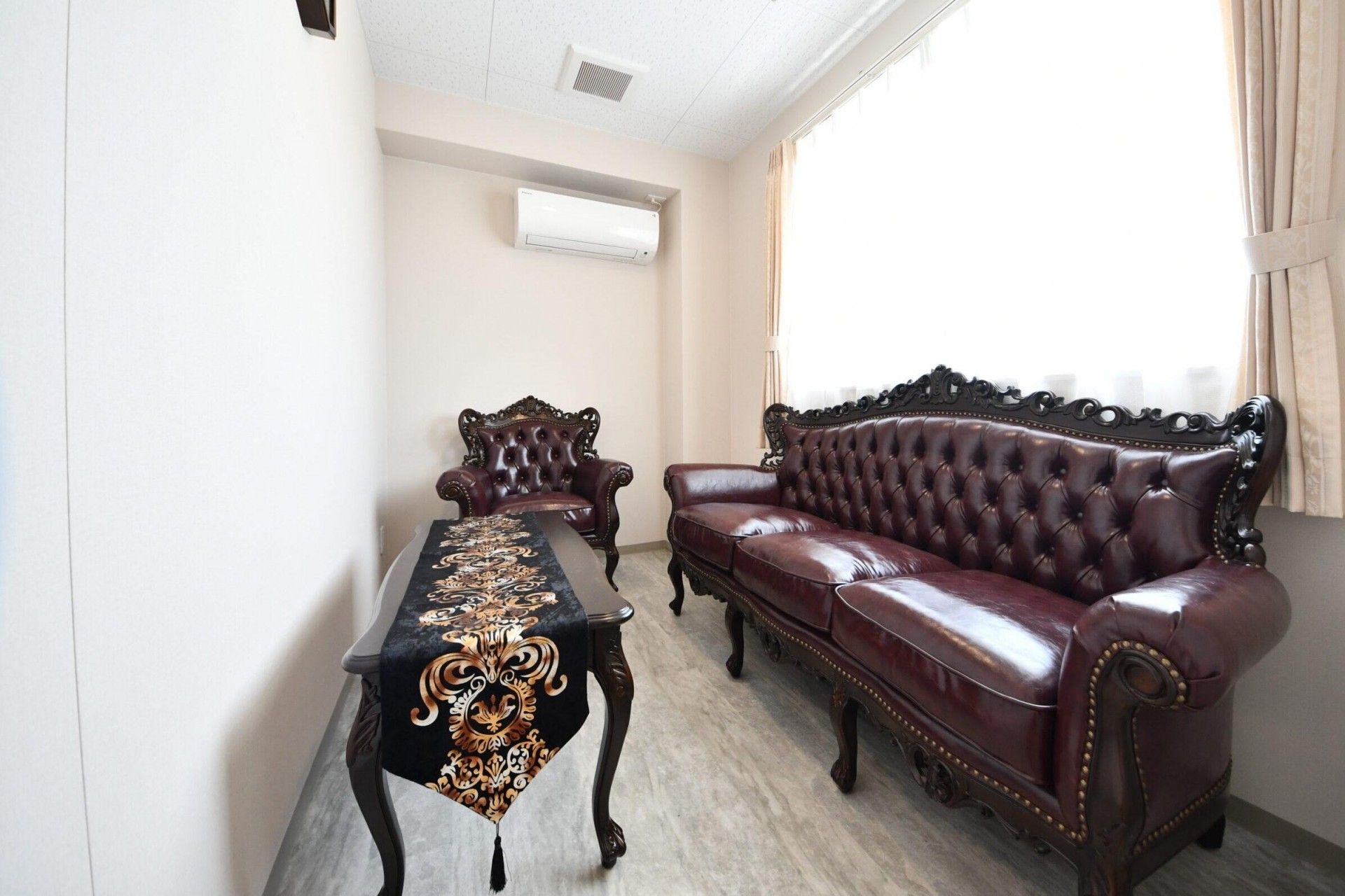 落ち着いた応接スペース