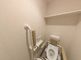 介護施設の清潔なトイレの内部