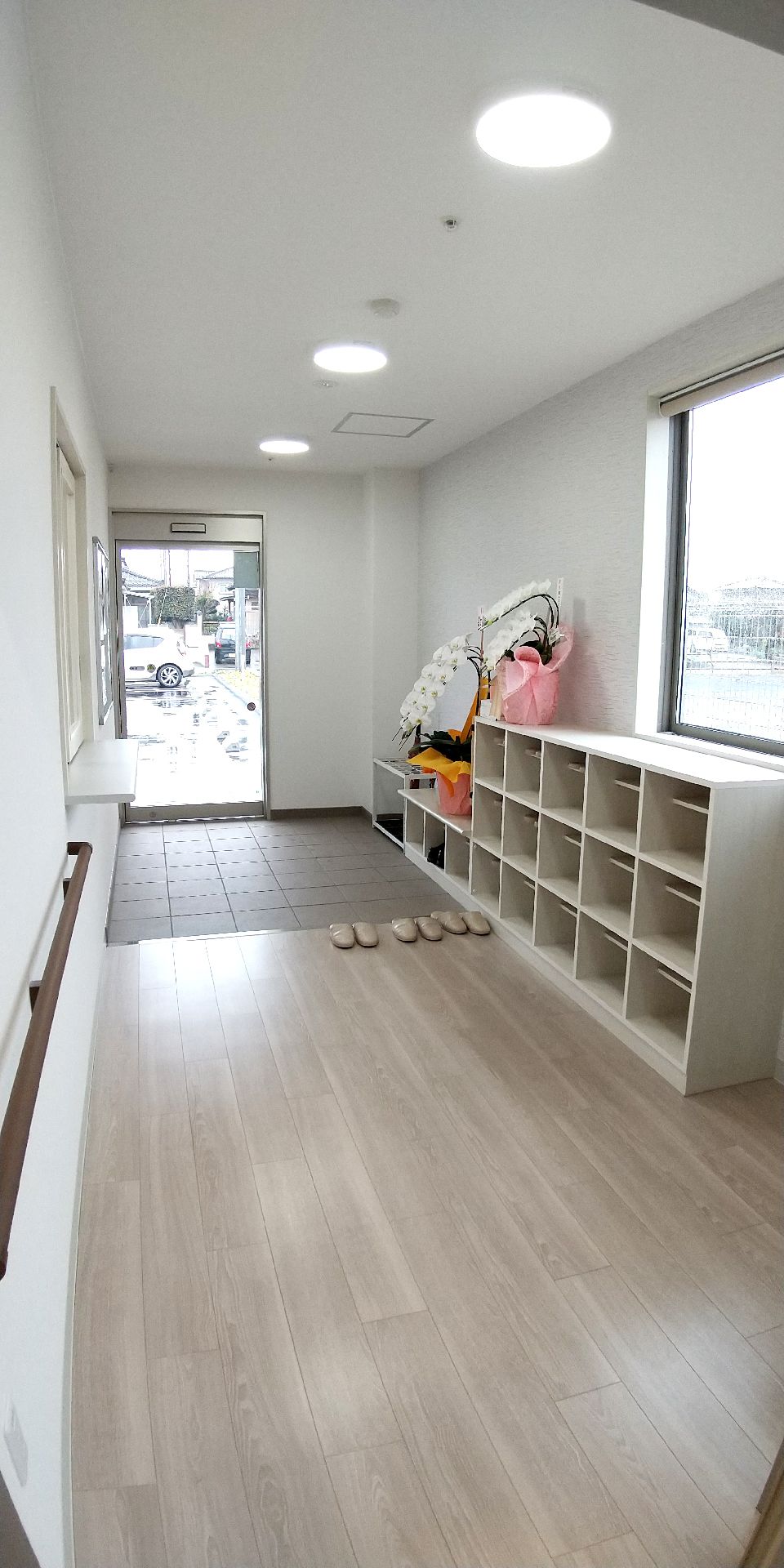 段差のないエントランス。館内は全域バリアフリー設計となっておりますので、転倒などのリスクを最小限に抑えることができます。