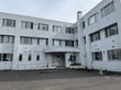 白い建物の外観