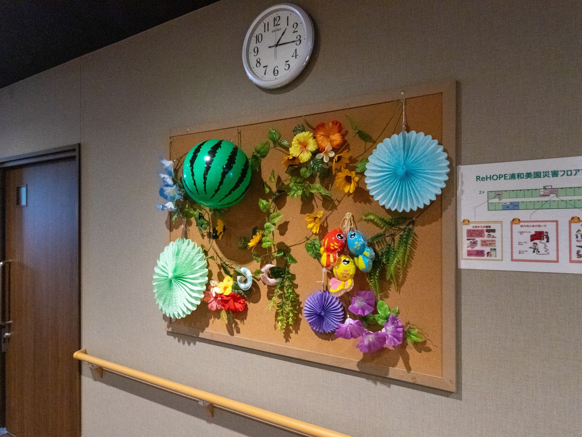 飾り付けられた廊下