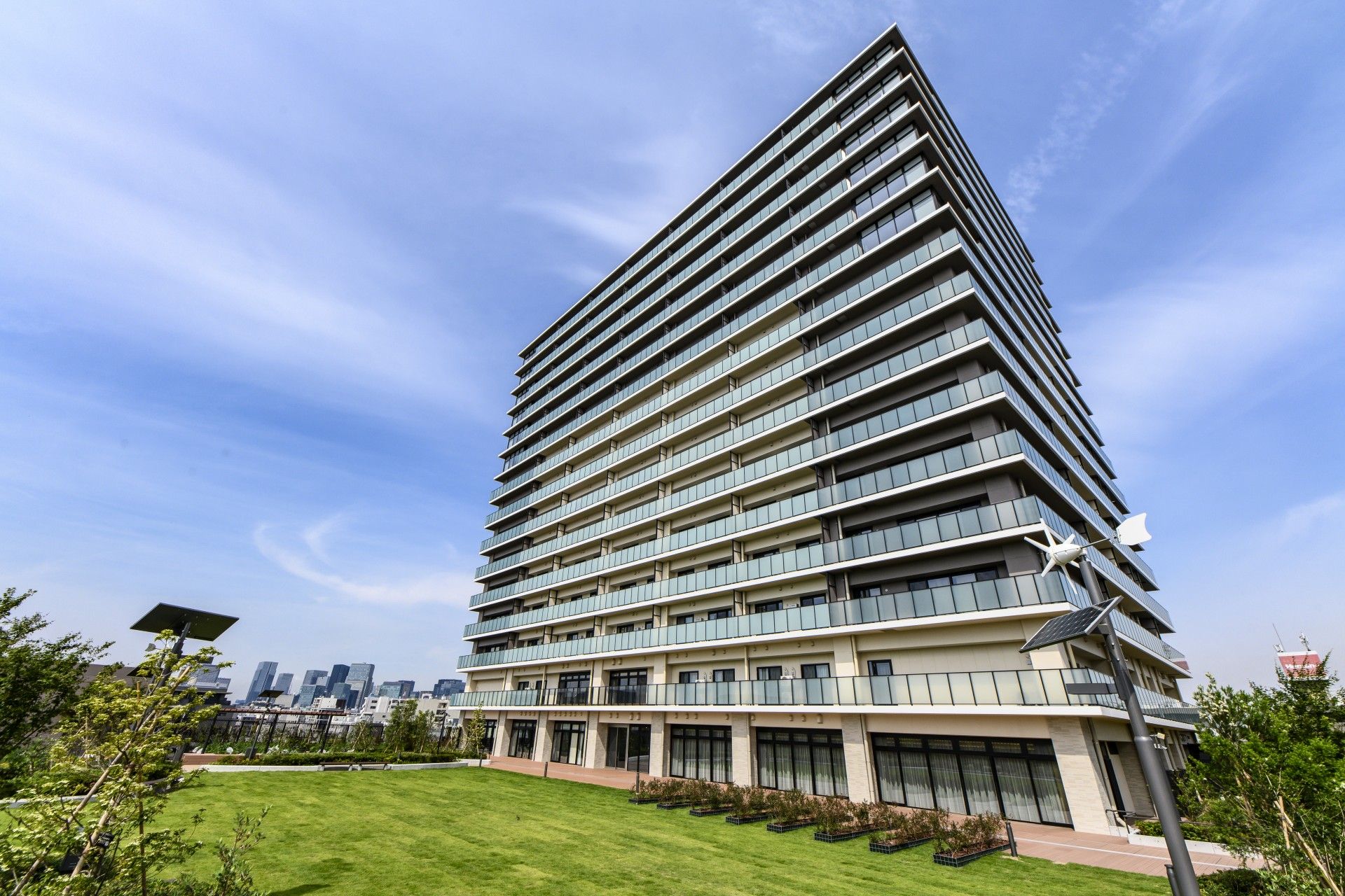 モダンな外観の建物